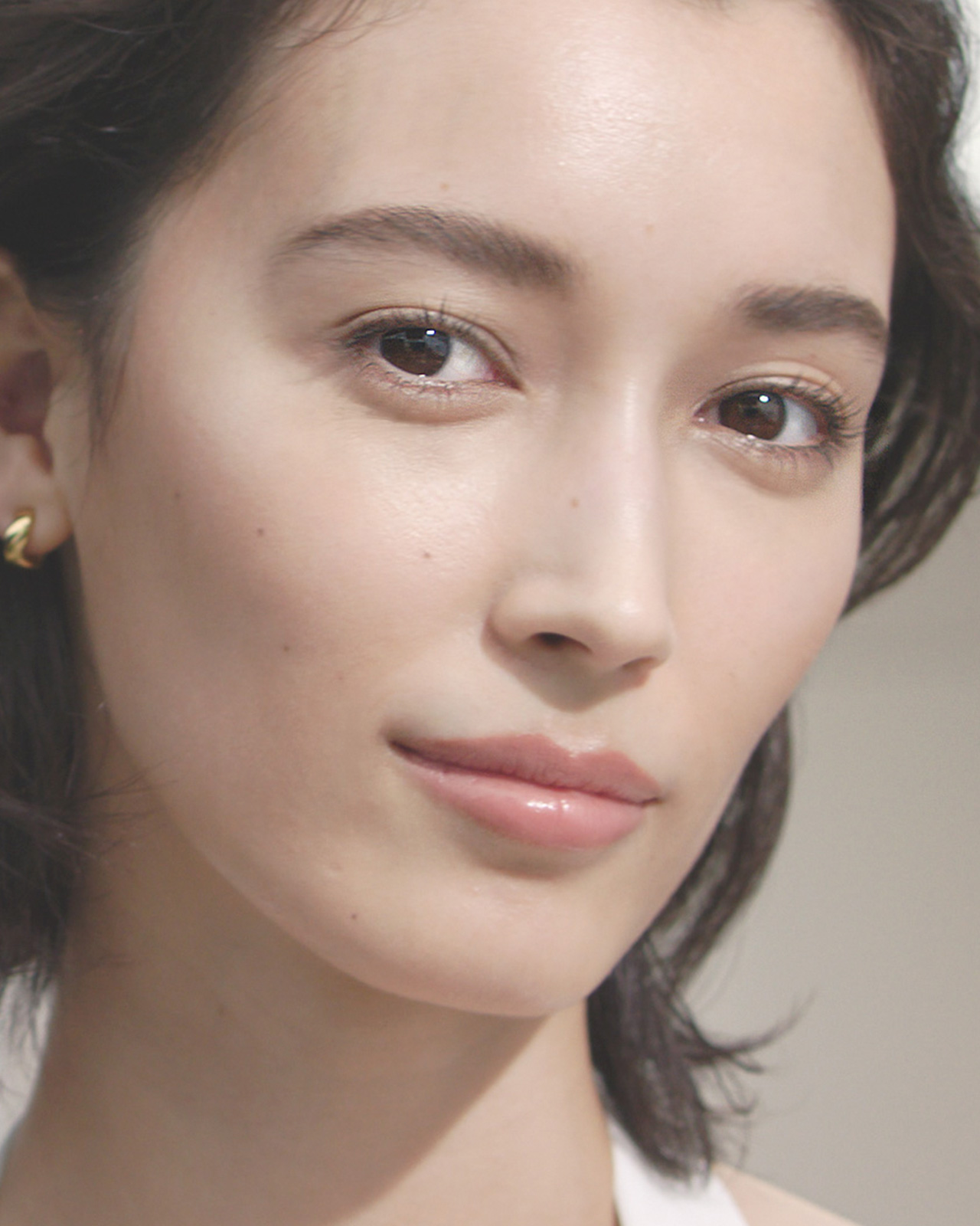 Photo of a woman wearing natural daytime makeup in a close-up.