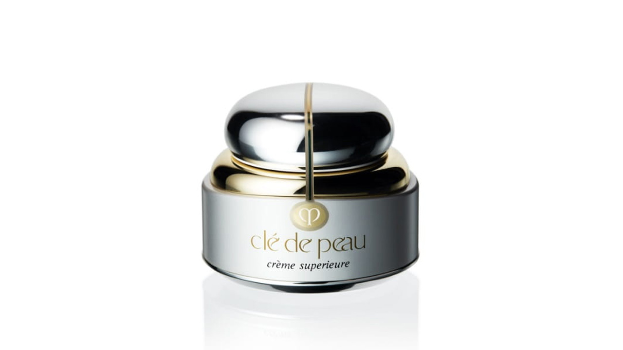 Photo of a container with a mirror-finish silver cap and gold line. The front is adorned with the brand logo and the product name &ldquo;cr&egrave;me sup&eacute;rieure&rdquo; (former packaging).