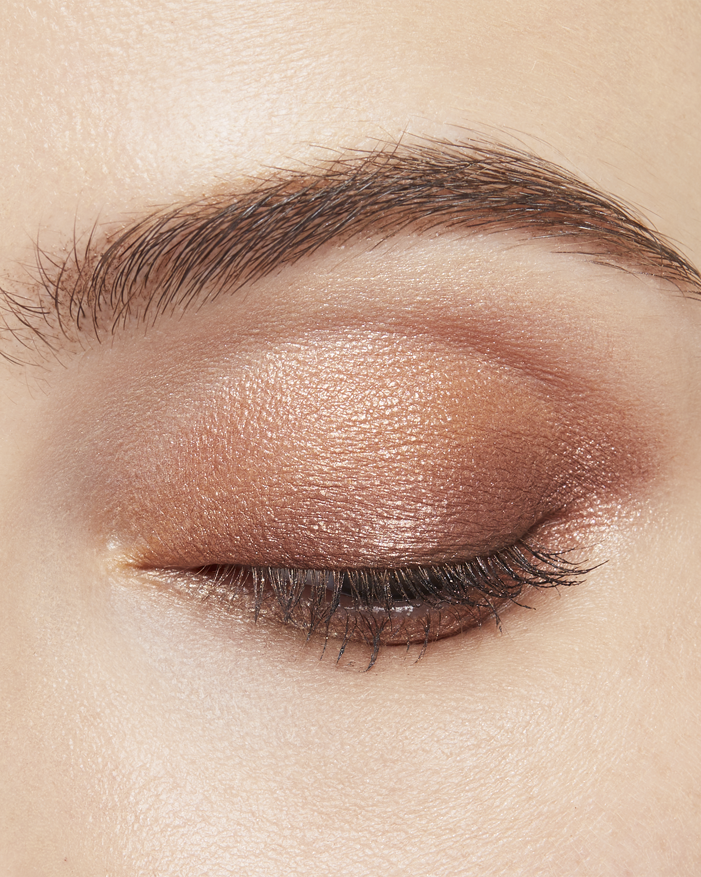 Photo of a light skin tone model wearing EYE COLOR QUAD in 7-Starlight Splendort on the eyes.