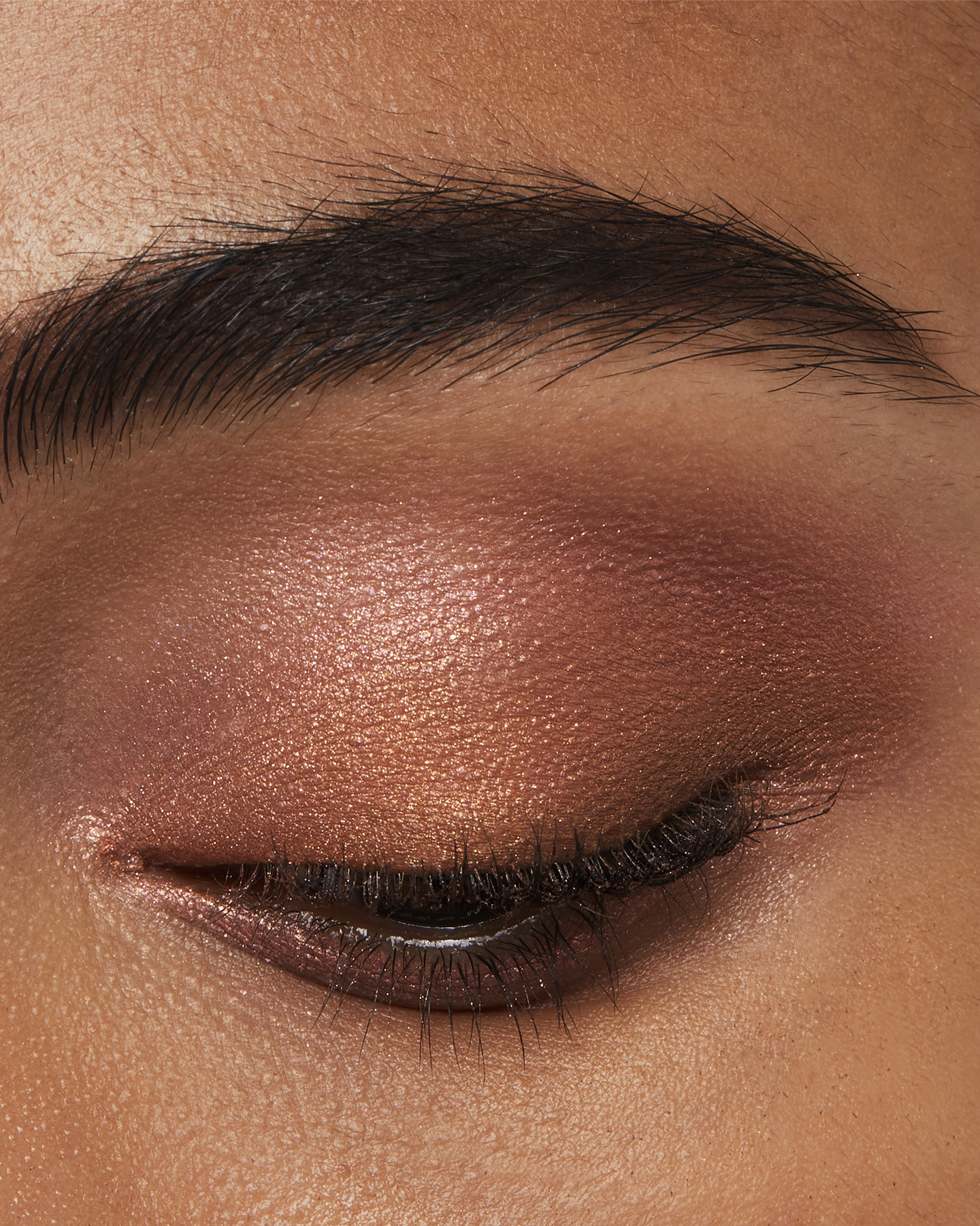 Photo of a deep skin tone model wearing EYE COLOR QUAD in 13-Sunwarmed Stonest on the eyes.