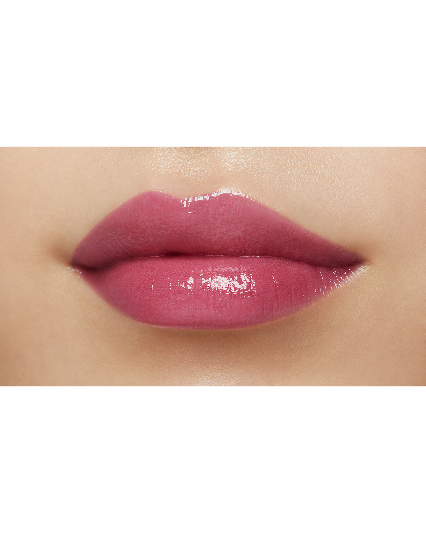 Photo of a medium skin tone model  wearing "LIPSTICK SHINE" in Impulsive on the lips.