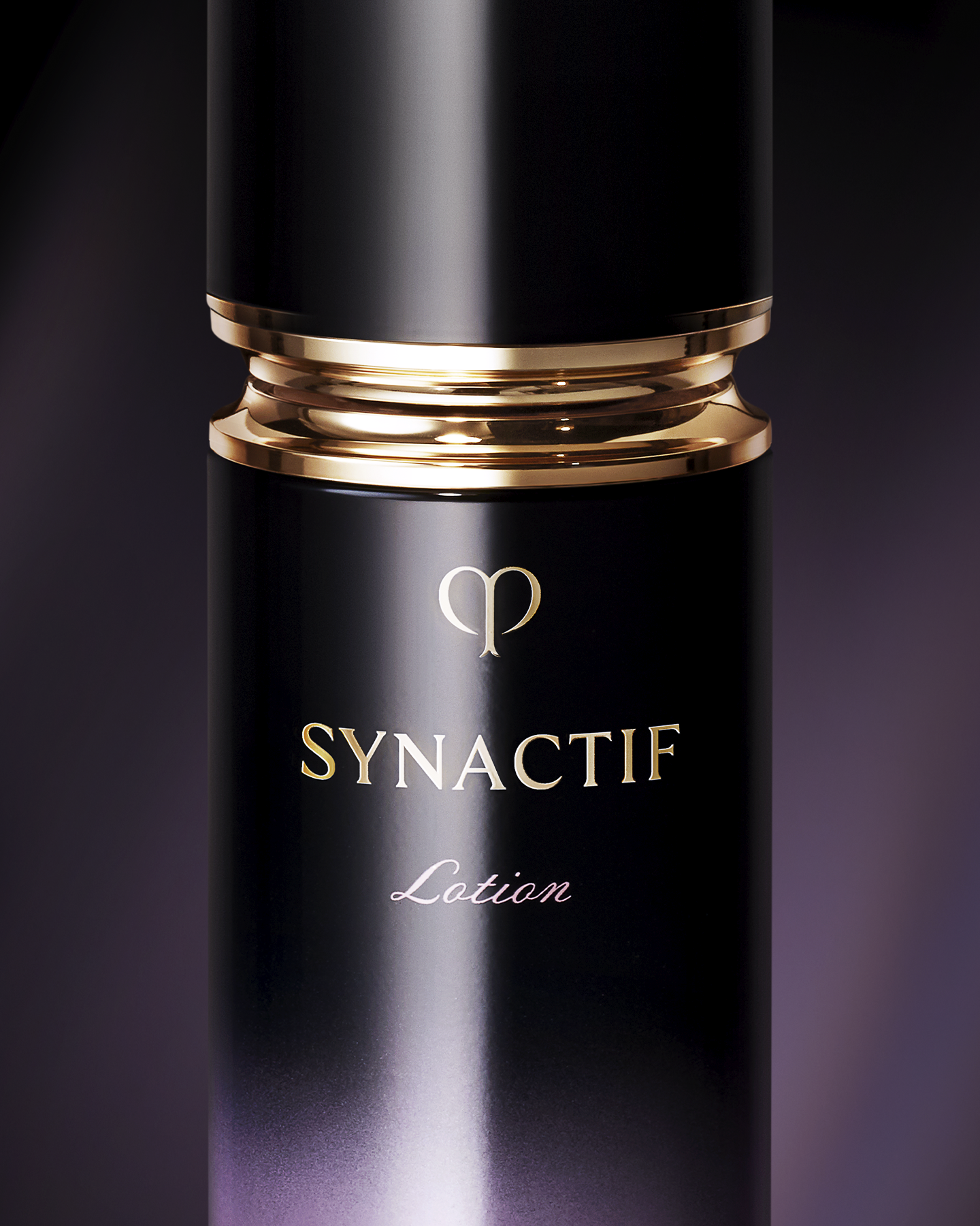 Photo of a close-up of the SYNACTIF LOTION bottle with a glossy gold ring and central gold brand logo, in an elegantly finished container.