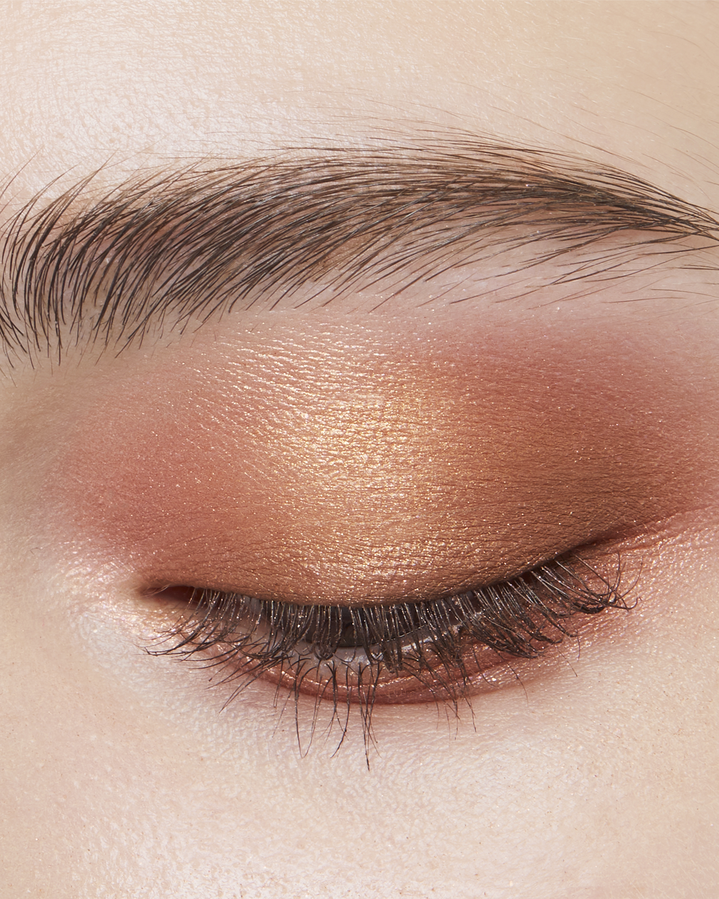 Photo of a light skin tone model wearing EYE COLOR QUAD in 13-Sunwarmed Stonest on the eyes.