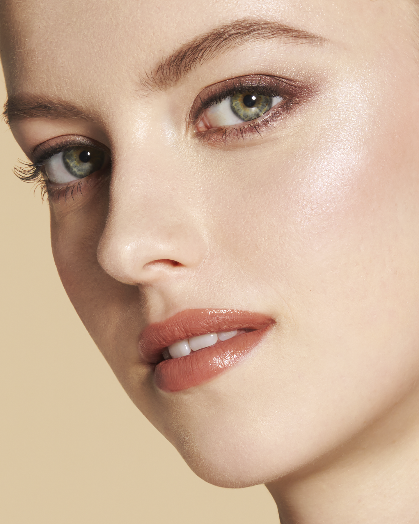 Photo of THE LUMINIZING FACE ENHANCER Shade: 17-Celestial Sparks applied to the cheeks of a model with light skin tone.