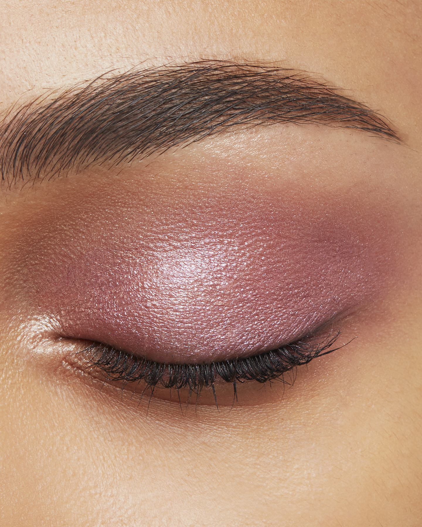 Photo of a deep skin tone model wearing EYE COLOR QUAD in 2-Beach Pebbles on the eyes.