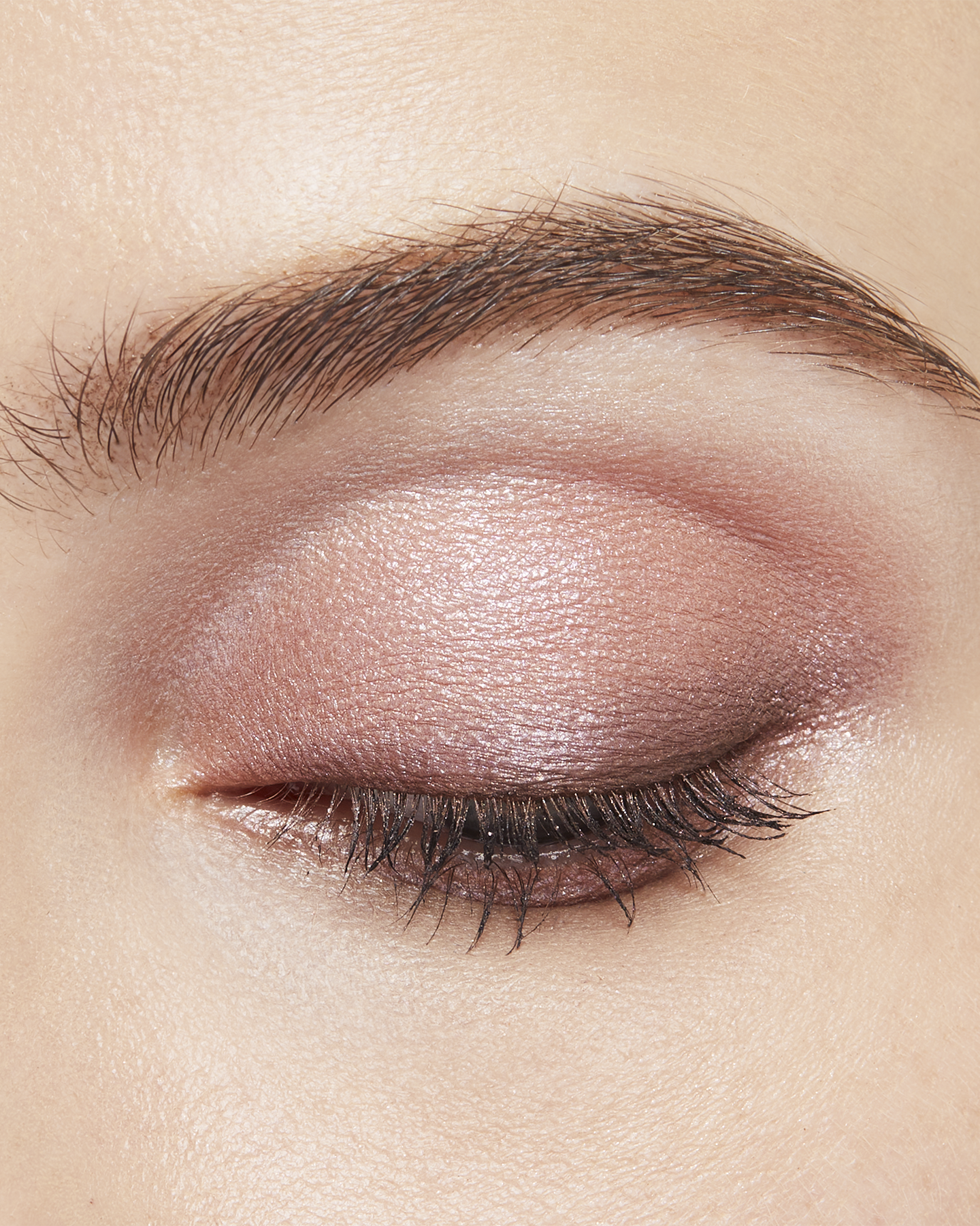 Photo of a light skin tone model wearing EYE COLOR QUAD in 9-Pink Coral Shellst on the eyes.