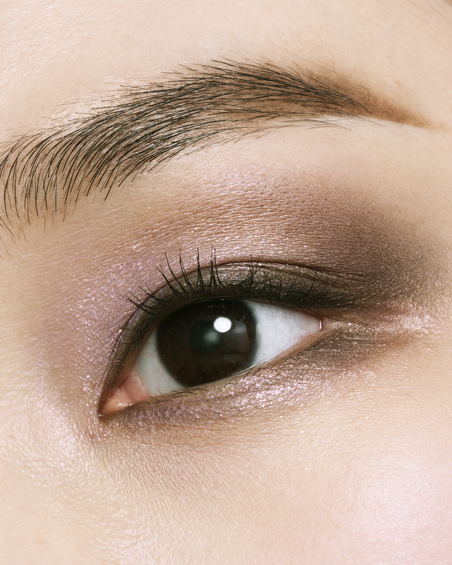 Photo of a medium skin tone model  wearing EYE COLOR QUAD in Pastel Tea Safari on the eyes.